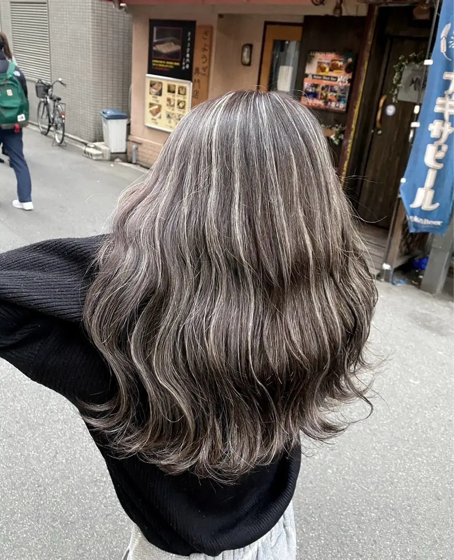 ミディアム カラー グレージュ ハイライトカラー ハイライト 指名数No.1 /NAOYAのヘアスタイル