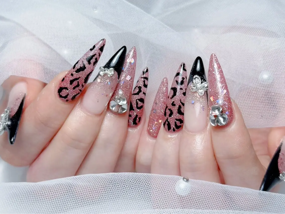 ロング ハンドネイル Roi〈ロワ〉 Yume🎀のネイルデザイン