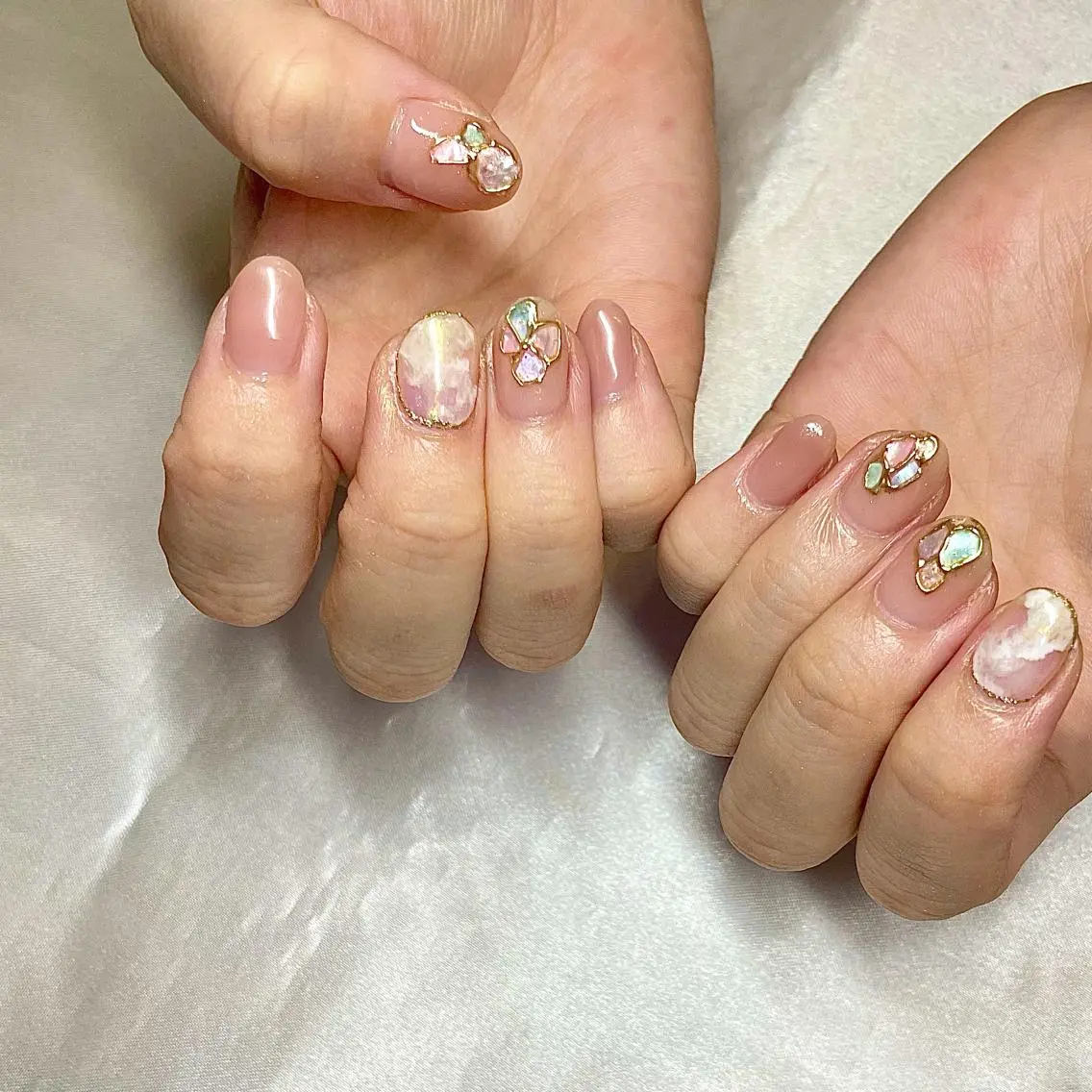 ショート カラー パーマ ヘアアレンジ メンズ キッズ ネイル マツエク・マツパ ミラーネイル el. by Aoのネイルデザイン