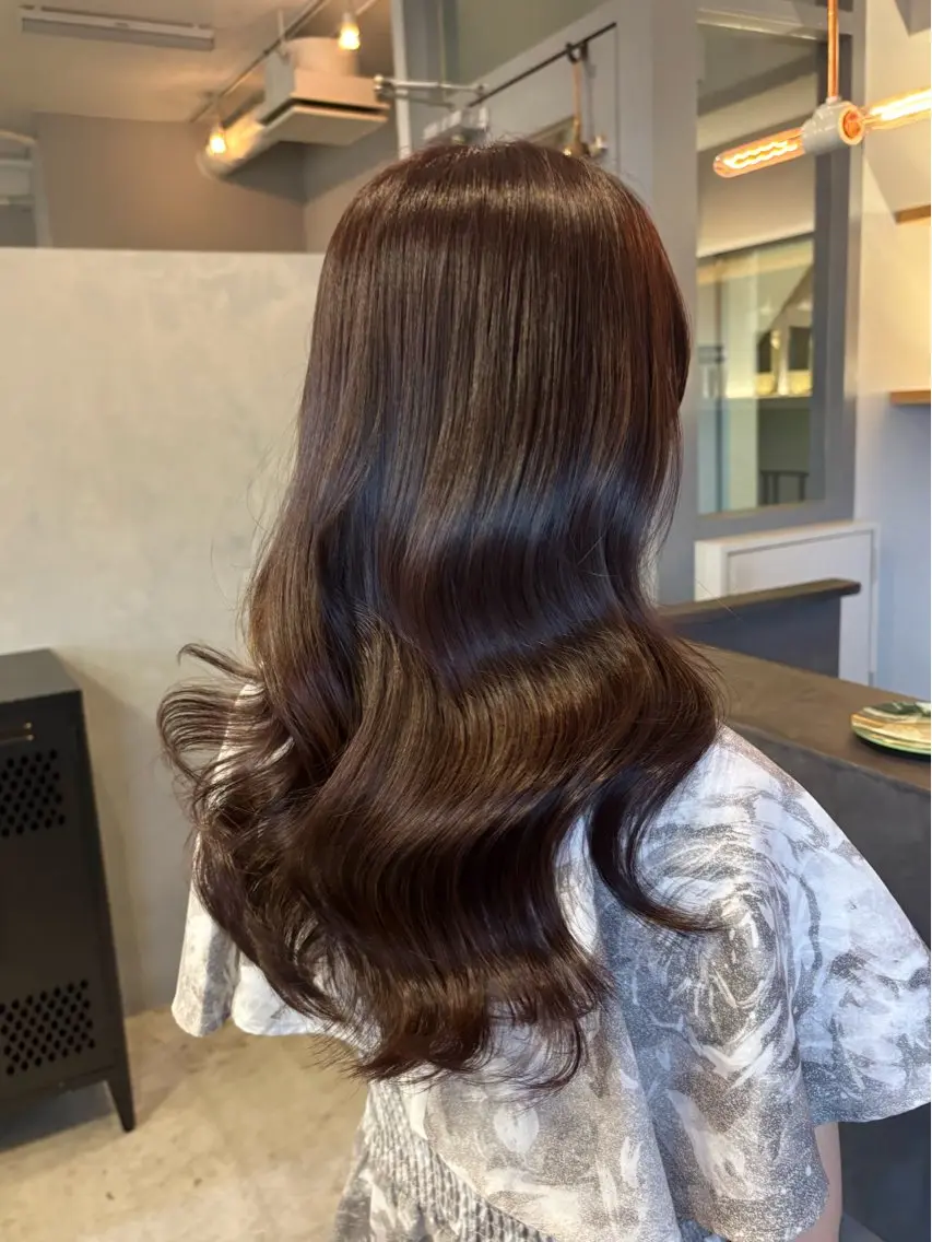 セミロング ラベンダーブラウン ヘアカラー 夜久 来実のヘアスタイル