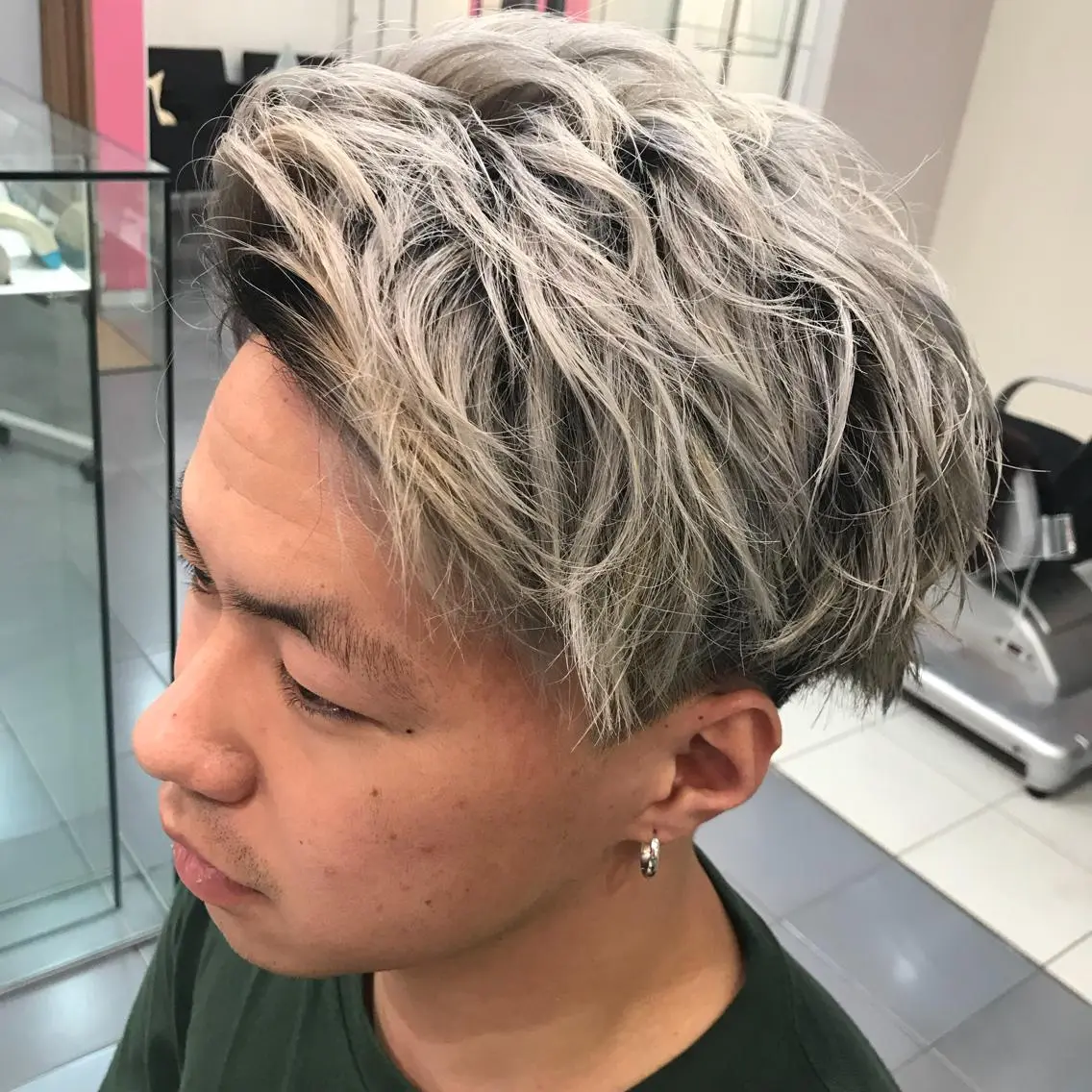 ショート カラー メンズ メンズブリーチ アッシュ ブリーチ グラデーションカラー Vir by browのヘアスタイル
