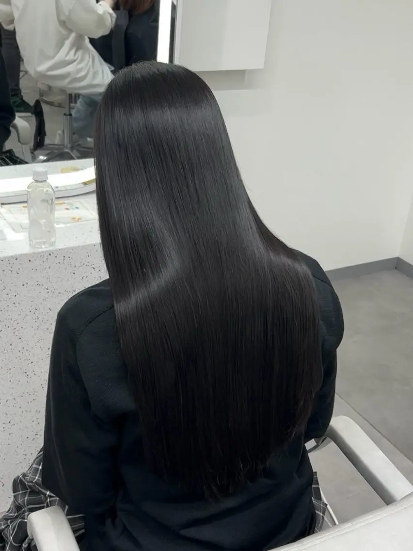 ロング 縮毛矯正 岡本 愛梨のヘアスタイル