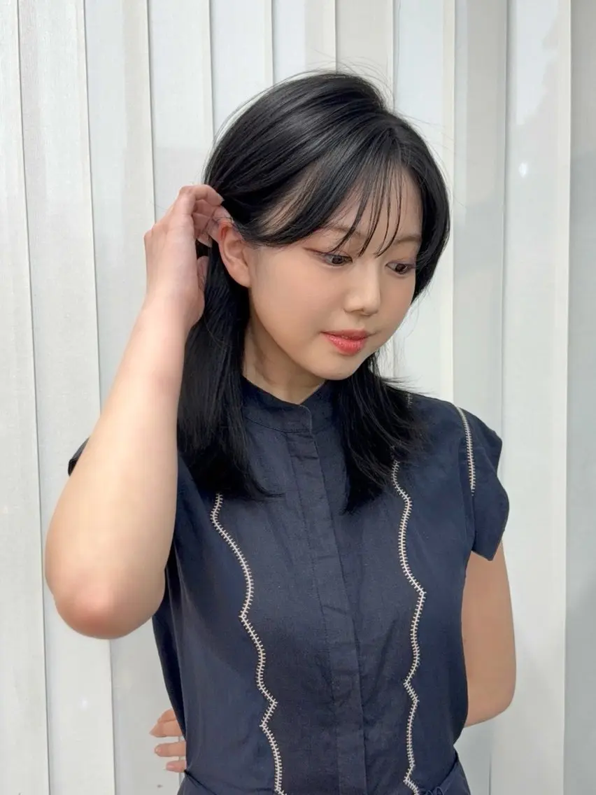 ミディアム アッシュ 髪質改善 韓国風ヘア レイヤーカット おくれ毛 髪質改善カラー🦋 レイヤー/ナカネのヘアスタイル