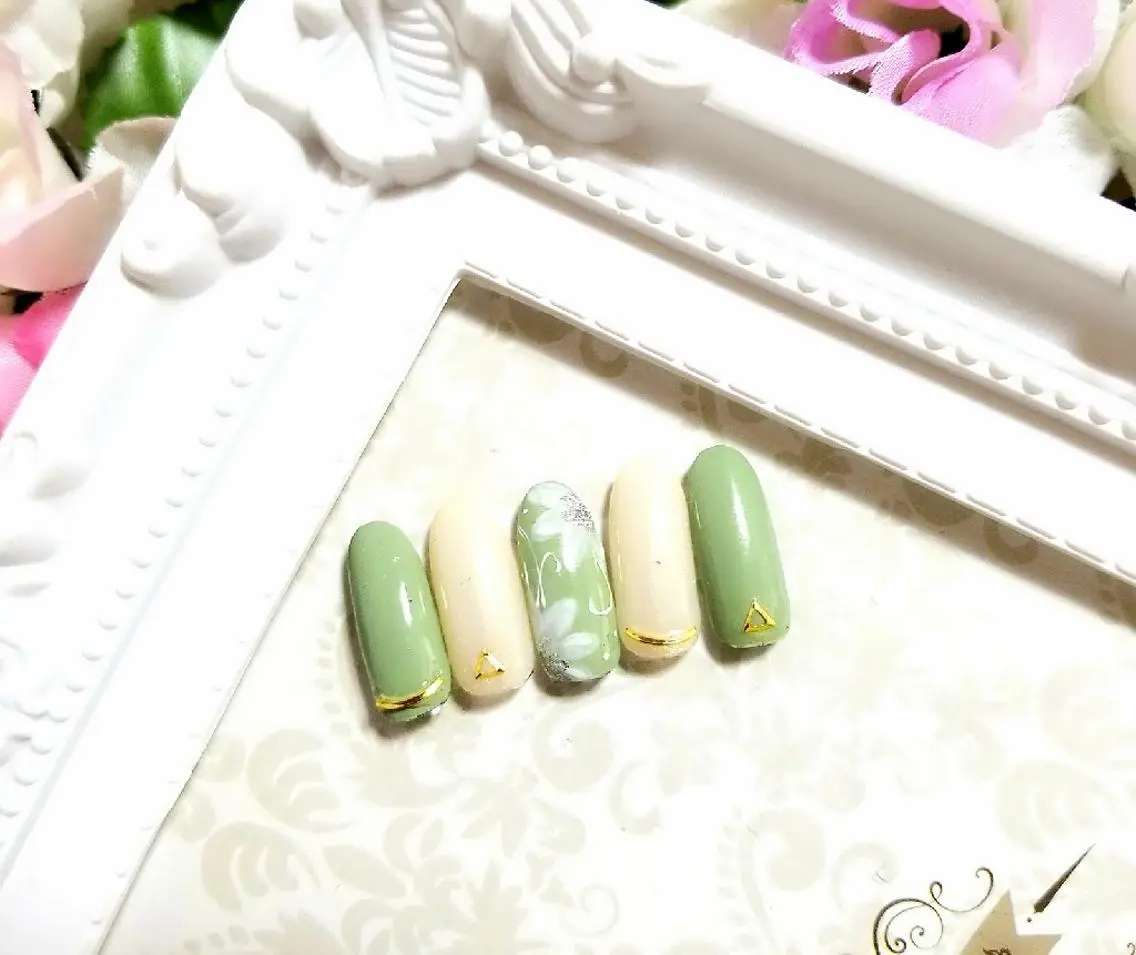 ネイル アートネイル フラワーネイル nail salon ipuniのネイルデザイン