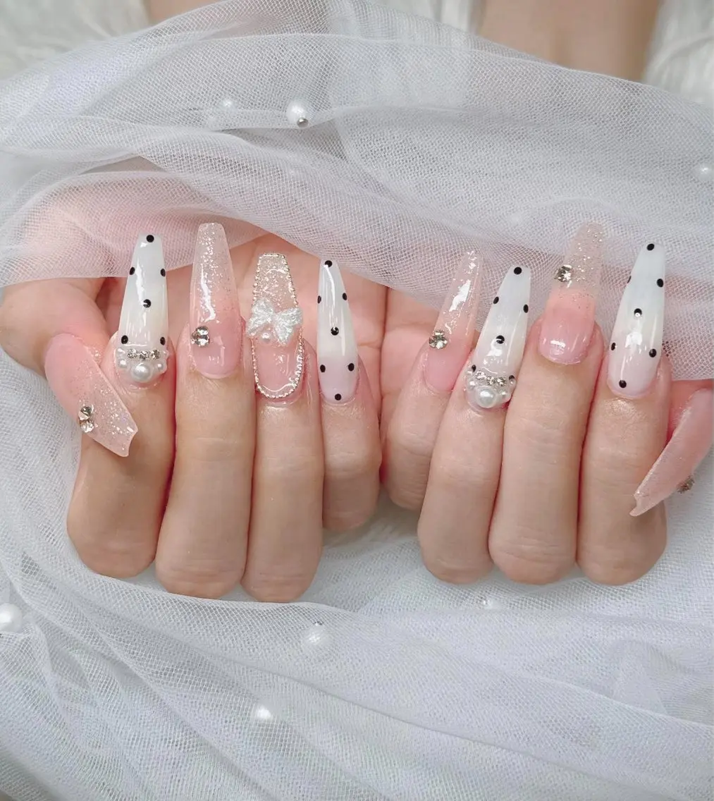 ネイル 長さ出し グラデーション 卒業式 キラキラネイル マグネットネイル ハンドネイル Lee Nailsのネイルデザイン