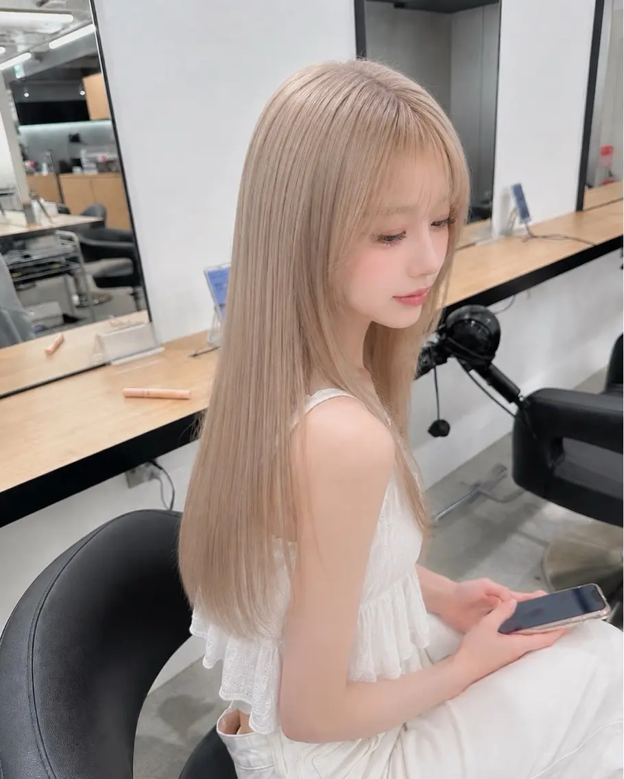ロング カラー ヘアカラー トリートメント ヘッドスパ ハイトーン/ホワイト /ブルー/りくとのヘアスタイル
