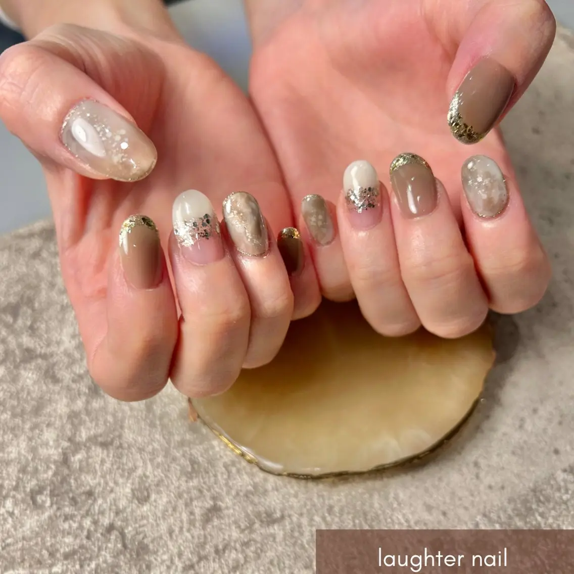 ネイル アートネイル ブラウン ジェルネイル ニュアンスネイル ハンドネイル laughter nailのネイルデザイン