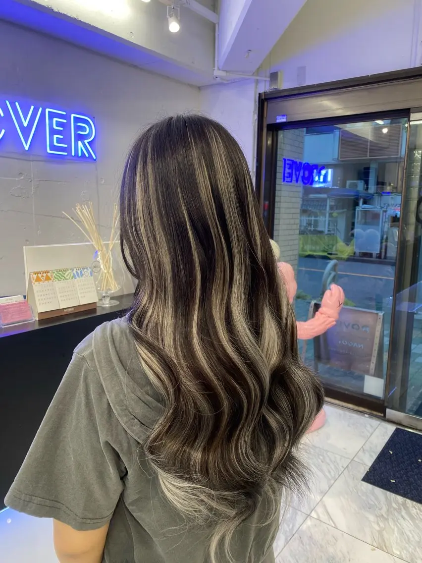 ロング HIMARI/栄 Roverのヘアスタイル