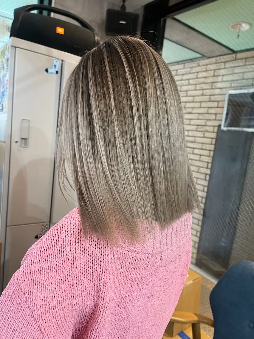 ミディアム カラー バレイヤージュ レイヤーカット 西宮ハイトーンカラー ひらり💜のヘアスタイル