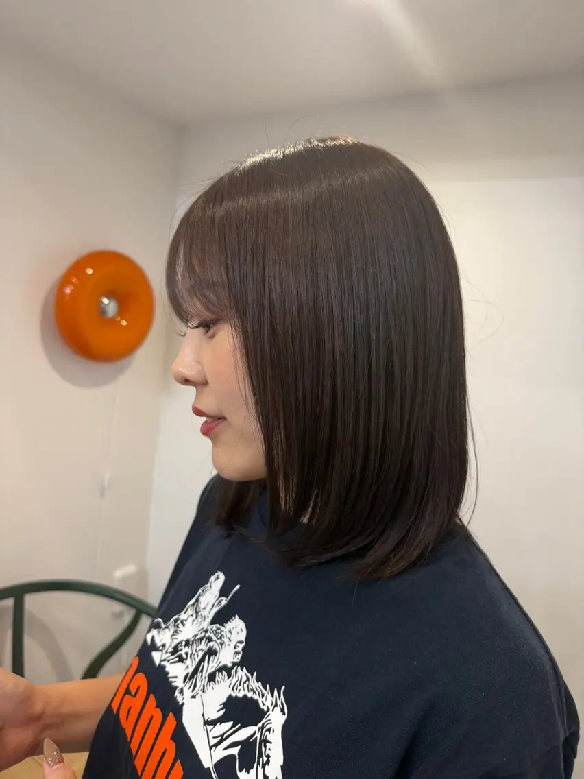 ミディアム カラー 奥川 千歳のヘアスタイル
