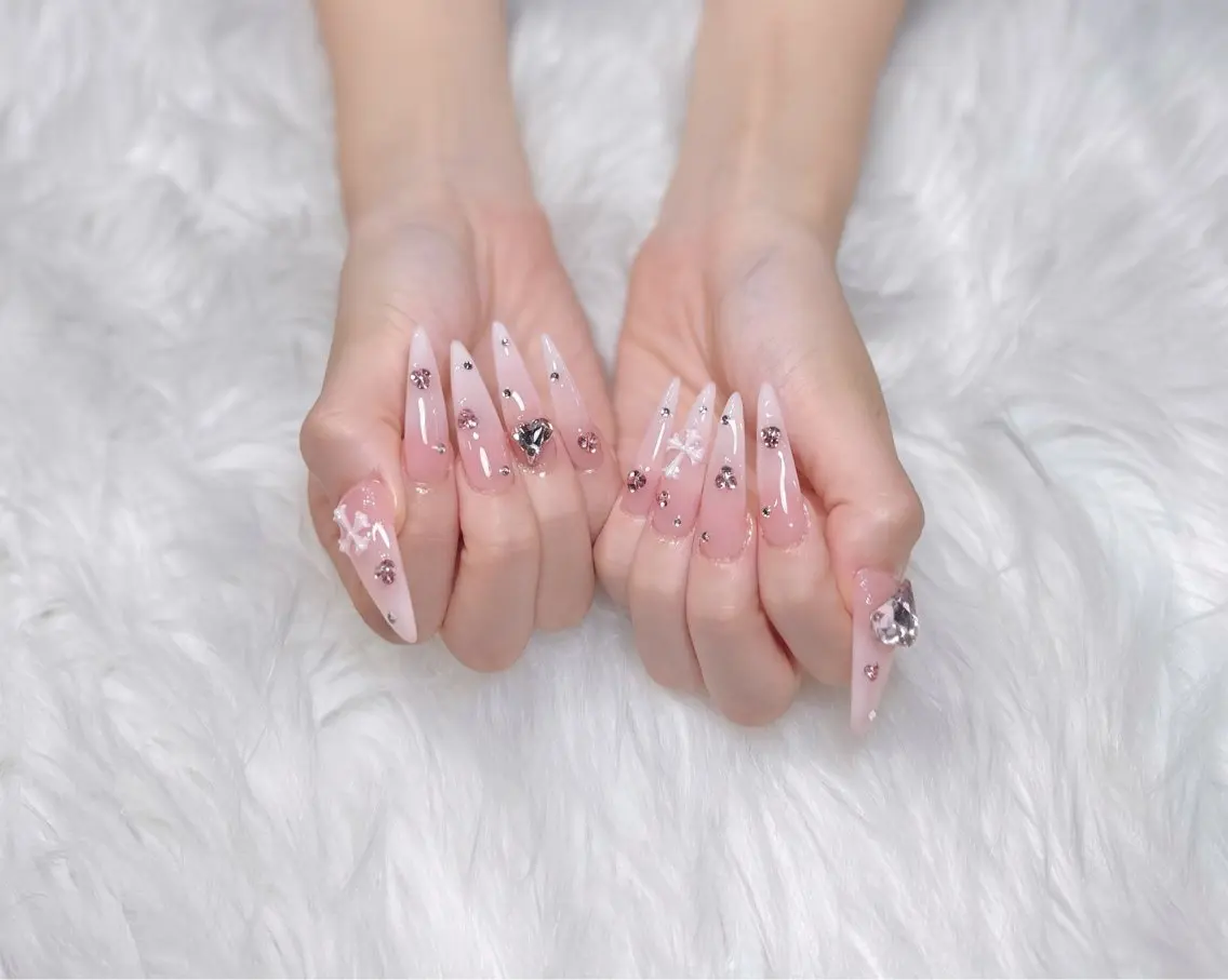 ネイル オーロラネイル チークネイル フットネイル フレンチネイル ジェルネイル ハンドネイル Nichi Nailsのネイルデザイン