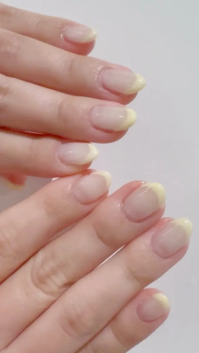 ネイル フレンチネイル 黄色 モンタナ nailのネイルデザイン