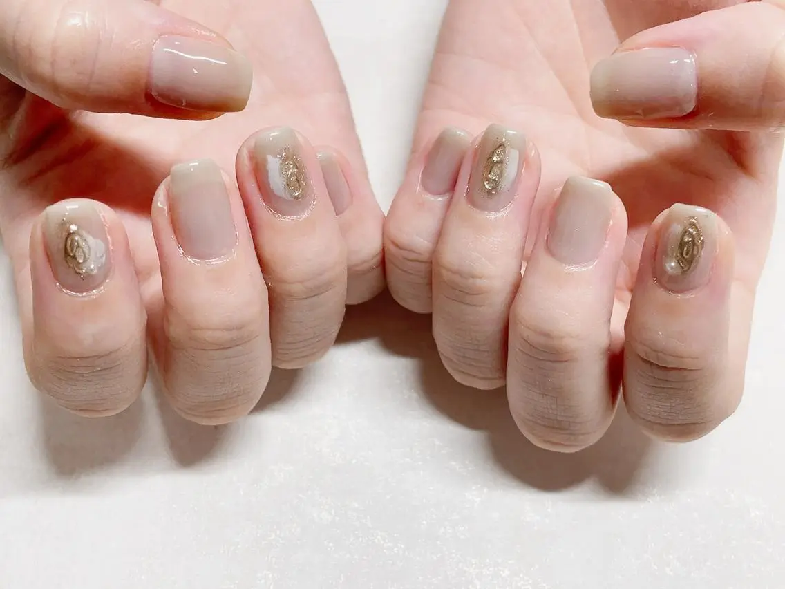 ネイル オーロラネイル フラワーネイル フットネイル フレンチネイル ジェルネイル ハンドネイル mogunail &blowのネイルデザイン