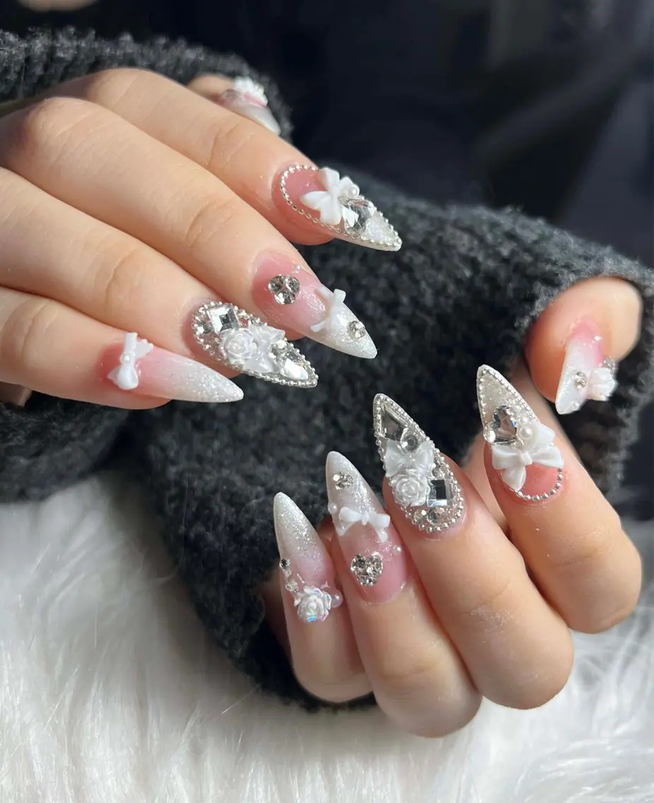 ネイル オーロラネイル クリアネイル 成人式 フラッシュネイル ジェルネイル ハンドネイル Amee Nail Salonのネイルデザイン