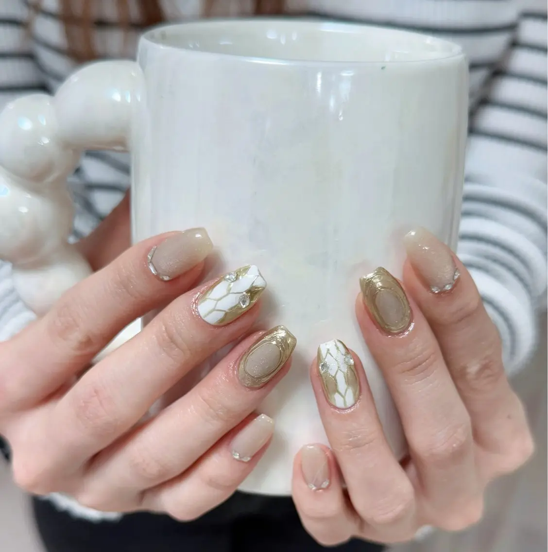 ネイル フレンチネイル グラデーション キラキラネイル 韓国ネイル マグネットネイル ハンドネイル 🎀🎀YooLi Nail Salonのネイルデザイン