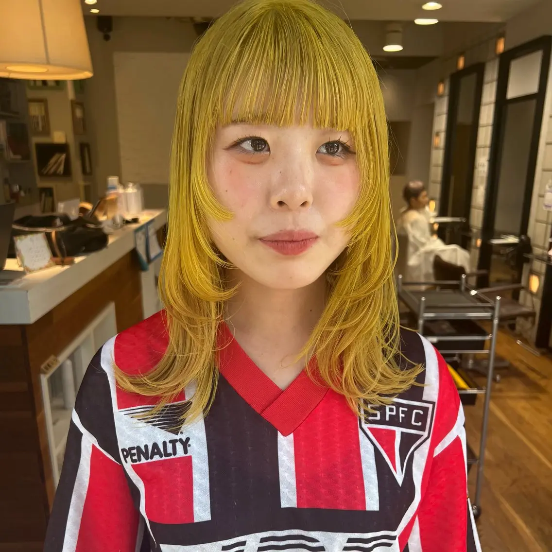 ミディアム イエローカラー ヘアカラー 松本 夏海のヘアスタイル