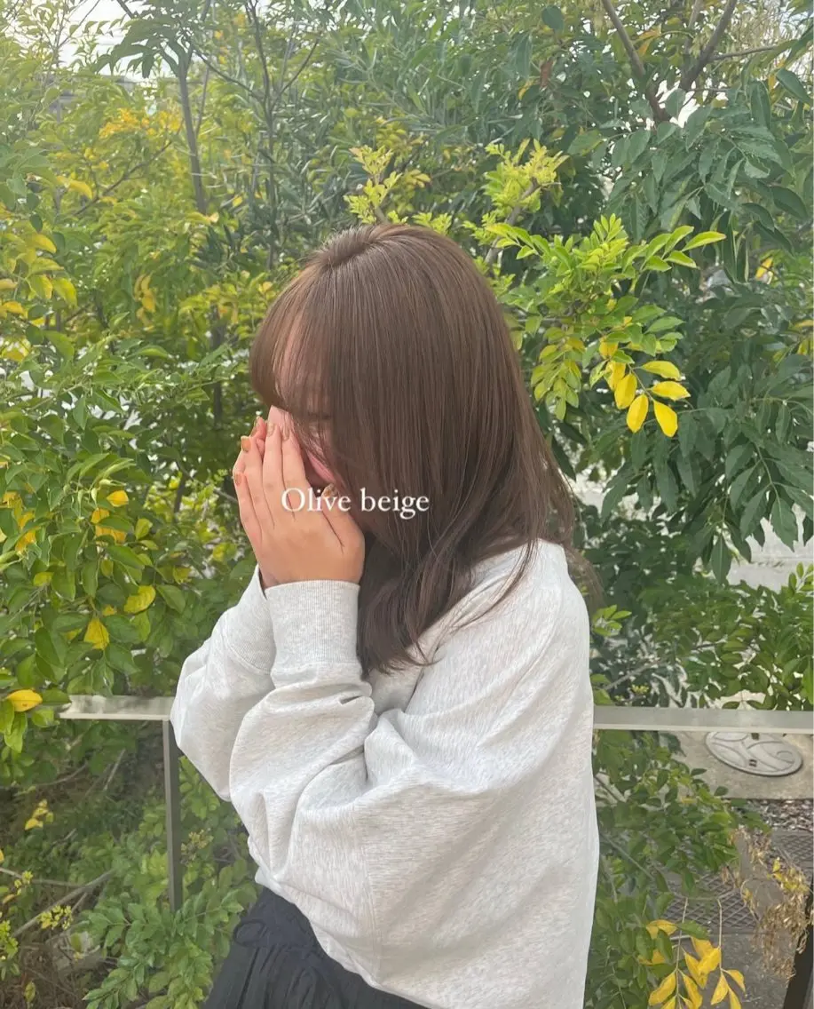 セミロング カラー ブリーチ ブリーチなしカラー レイヤーカット 水ノ上 優花のヘアスタイル