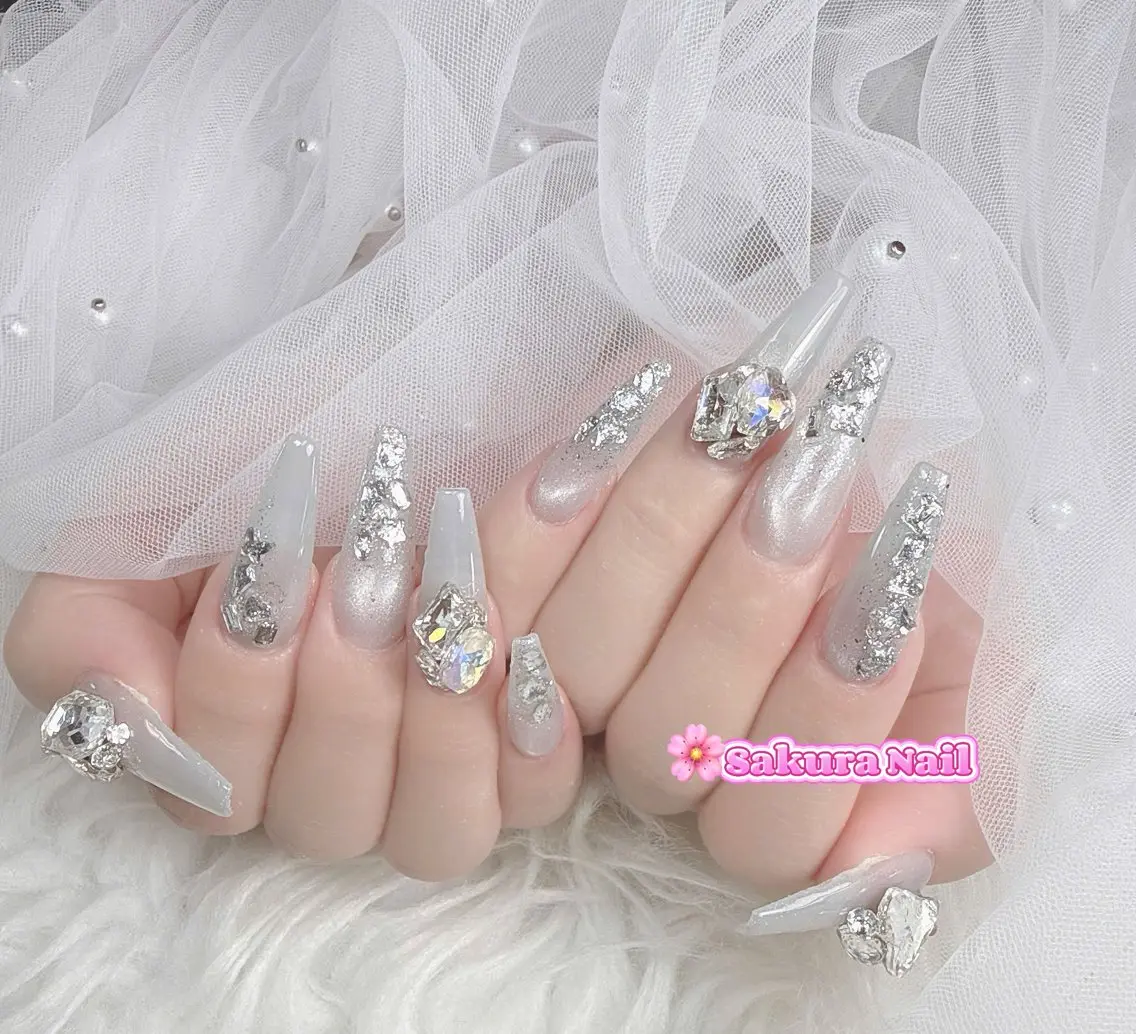 ネイル アートネイル オーロラネイル ボルドー チークネイル フレンチネイル ハンドネイル Sakura Nail Salonのネイルデザイン