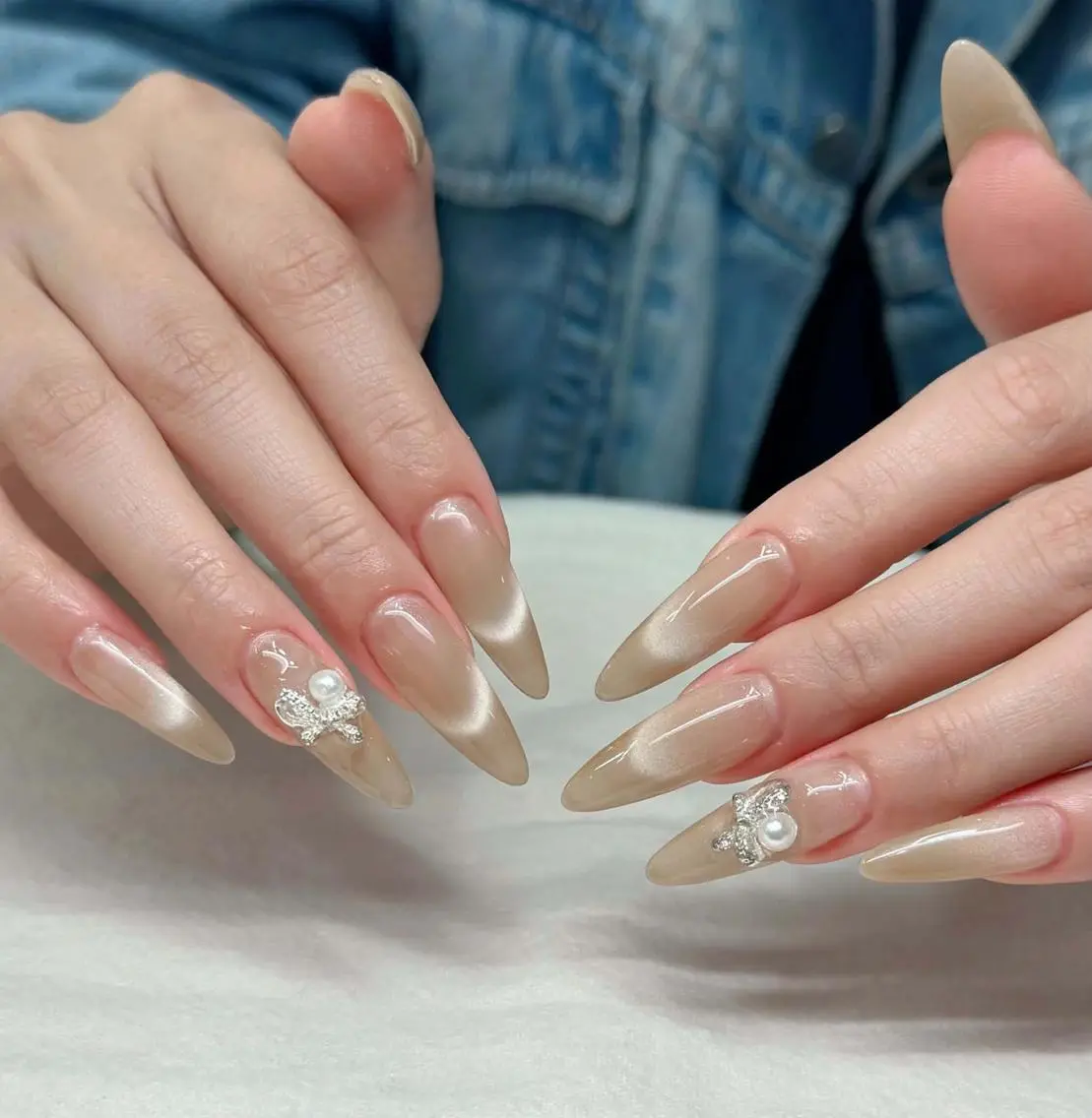 ネイル オーロラネイル ブルー チークネイル フットネイル フレンチネイル ハンドネイル NAILS168 池袋店のネイルデザイン