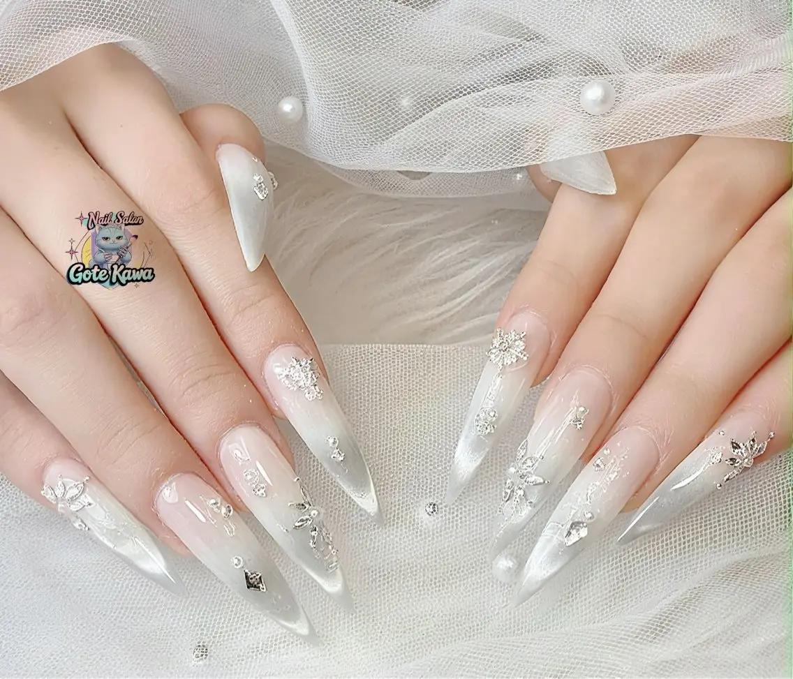 ネイル フレンチネイル キラキラネイル マグネットネイル 持ち込み ワンホンネイル ハンドネイル ハンドケア Gote Kawa nail salonのネイルデザイン
