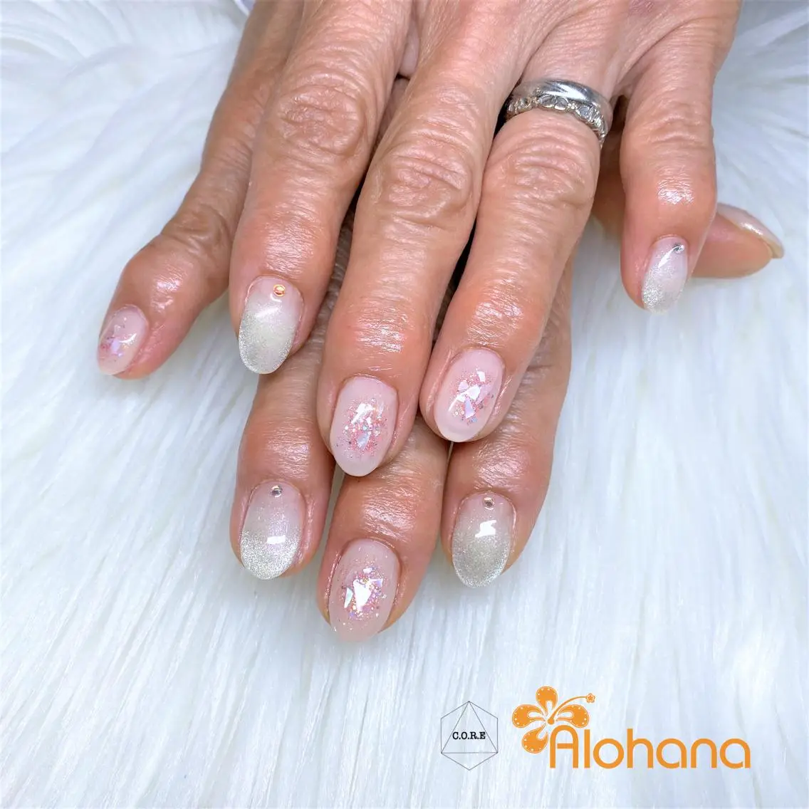 ネイル チークネイル ラメ(グリッター) ハンドネイル Alohana Minaのネイルデザイン