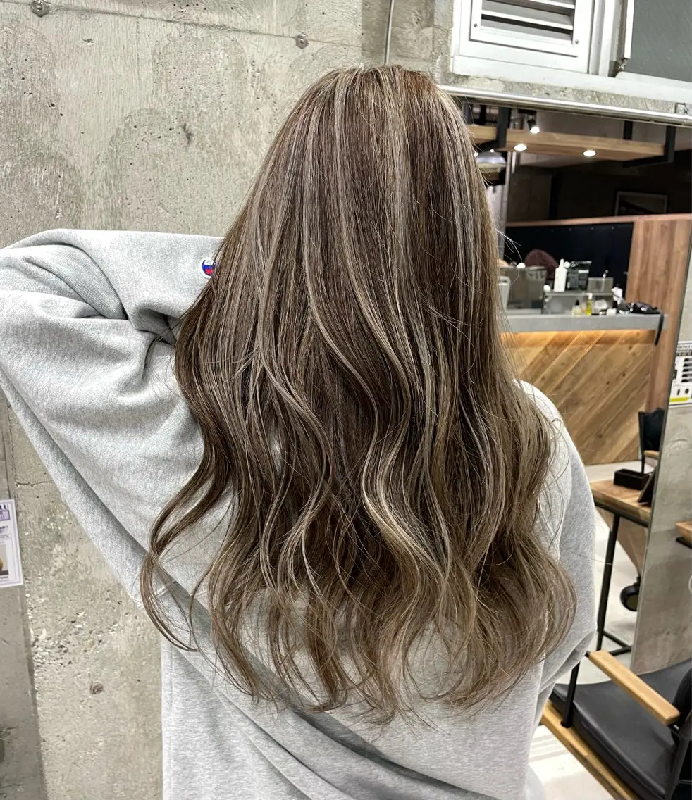 【今だけ限定】　人気no1ホワイト系ハイライトカラー＋カット🤍　（カット＋ケアブリーチ込み✨）の写真