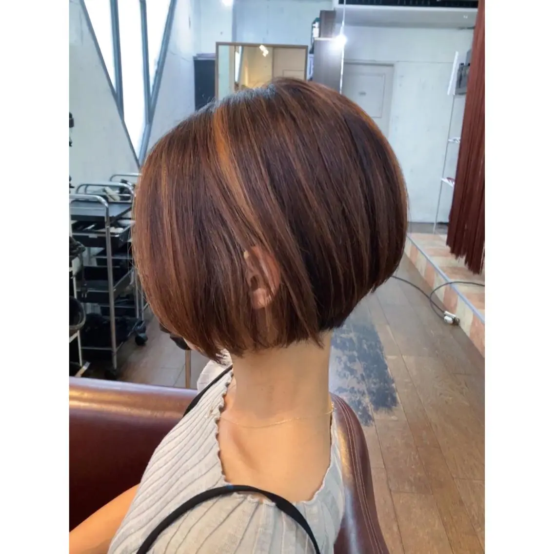 ショート カラー 前下がりボブ ハイライトカラー オレンジ ボブ ハイライト マエダ　カズエ🫶 coronahairのヘアスタイル