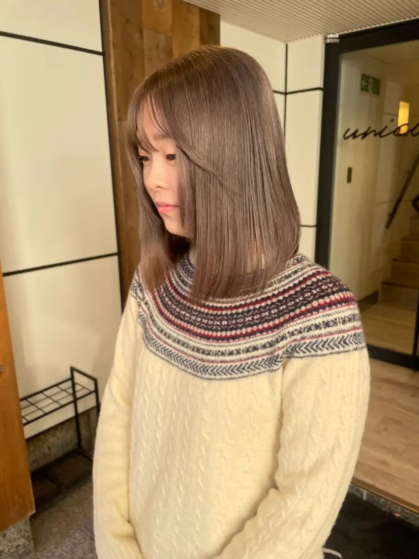 ミディアム カラー ベージュカラー ブリーチ ヘーゼル カット ヘアカラー トリートメント 渋谷 留菜のヘアスタイル