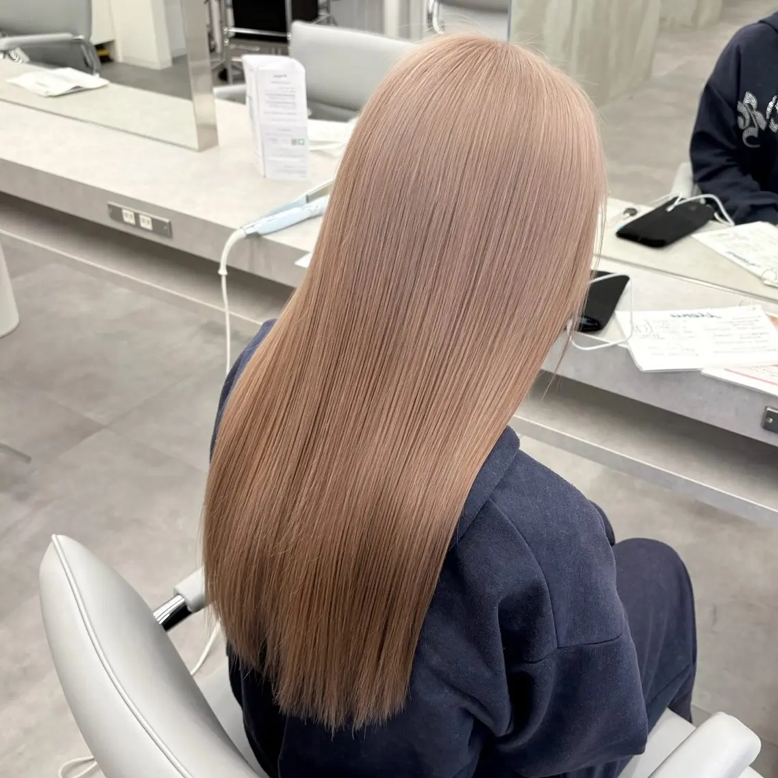 ロング カラー ベージュカラー ミルクティーベージュ ヘアカラー 🎀ハイトーン🎀 ケアブリーチmikuのヘアスタイル