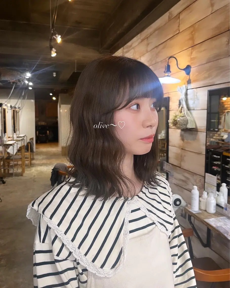 ミディアム カラー ベージュカラー オリーブベージュ 光本 杏のヘアスタイル