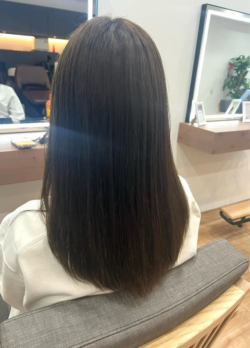 セミロング カラー オグニ ヒマリのヘアスタイル