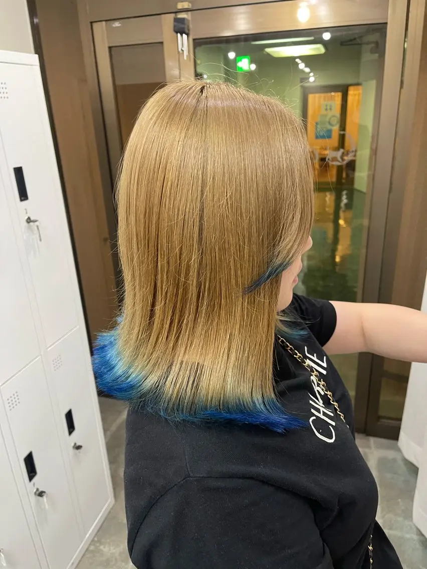 ミディアム カラー ブリーチ ブルーカラー ケアブリーチ デザインカラー ダブルカラー カット ヘアカラー トリートメント ダブルカラー/ 髪質改善💎安藤のヘアスタイル