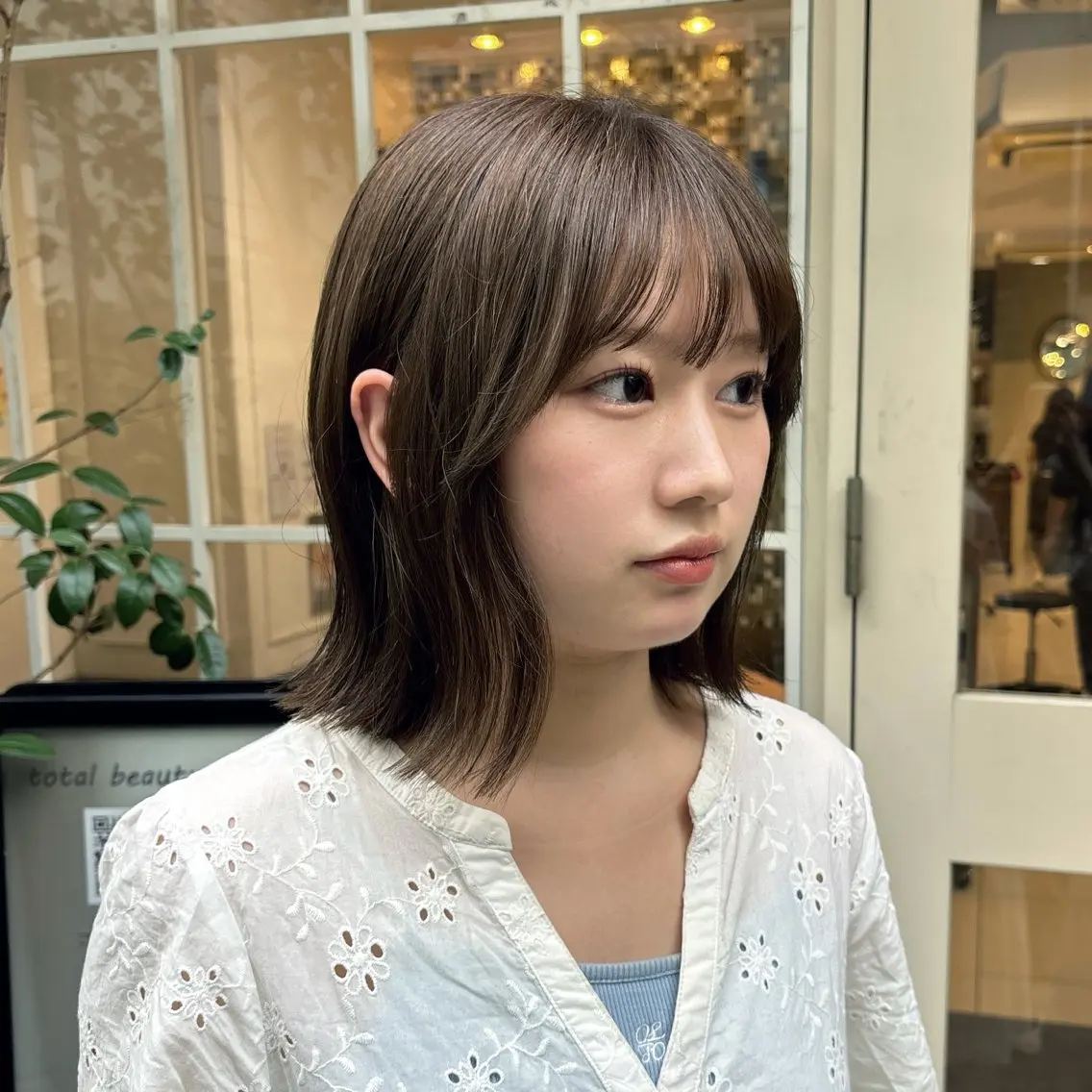 ミディアム カラー グレージュ オリーブグレージュ オリーブグレー ボブ 外ハネヘア カット 🫧 nanaco🫧のヘアスタイル