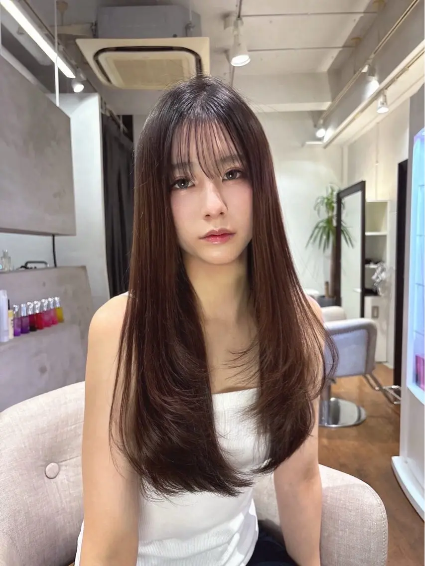 ロング ロングレイヤー レイヤーカット ロング ヘアカラー 髪質改善ELSA元町 城内譲のヘアスタイル