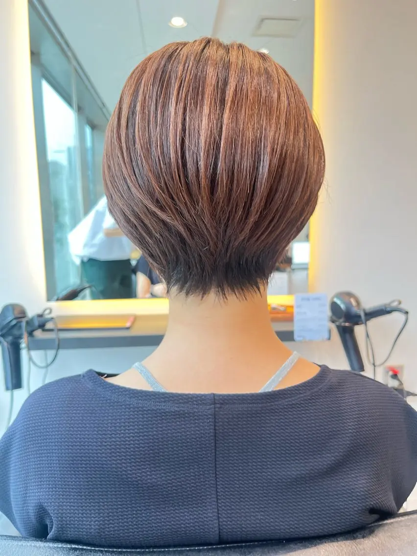 ショート カラー カット 襟足でお悩みの方✂︎ くびれ職人ハシモトのヘアスタイル