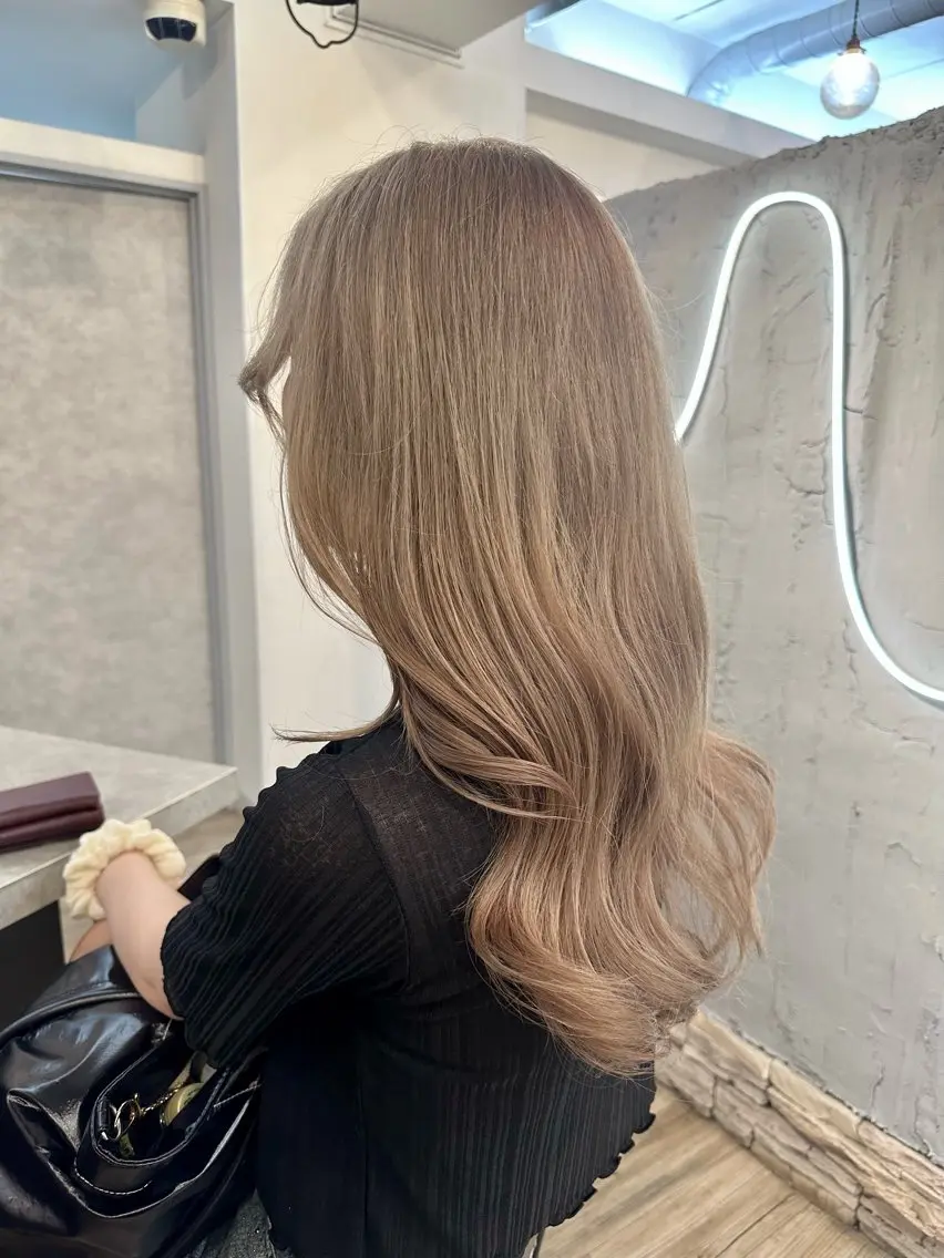 セミロング カラー ベージュカラー 透明感カラー ミルクティーベージュ sato ayaka |透明感カラー🫧のヘアスタイル