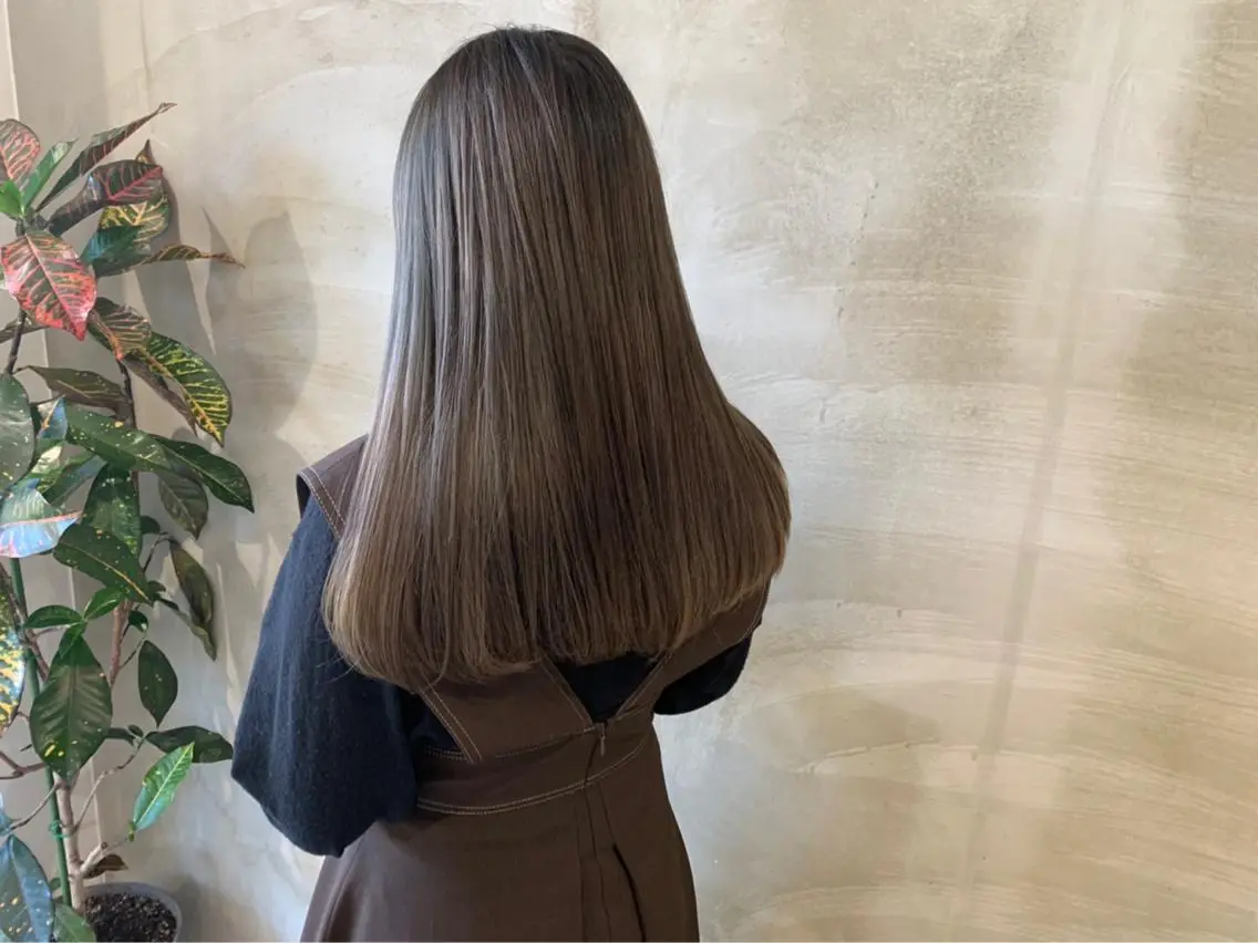 ロング カラー 鈴木 美紅のヘアスタイル