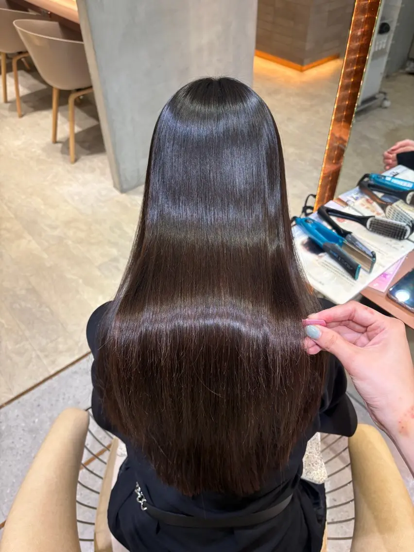 セミロング カラー ベージュカラー ブラウンカラー 透明感カラー マロンブラウン オリーブベージュ カット ヘアカラー 縮毛矯正 トリートメント 柔らかいhair🐕 Yu🫧銀座🩶のヘアスタイル