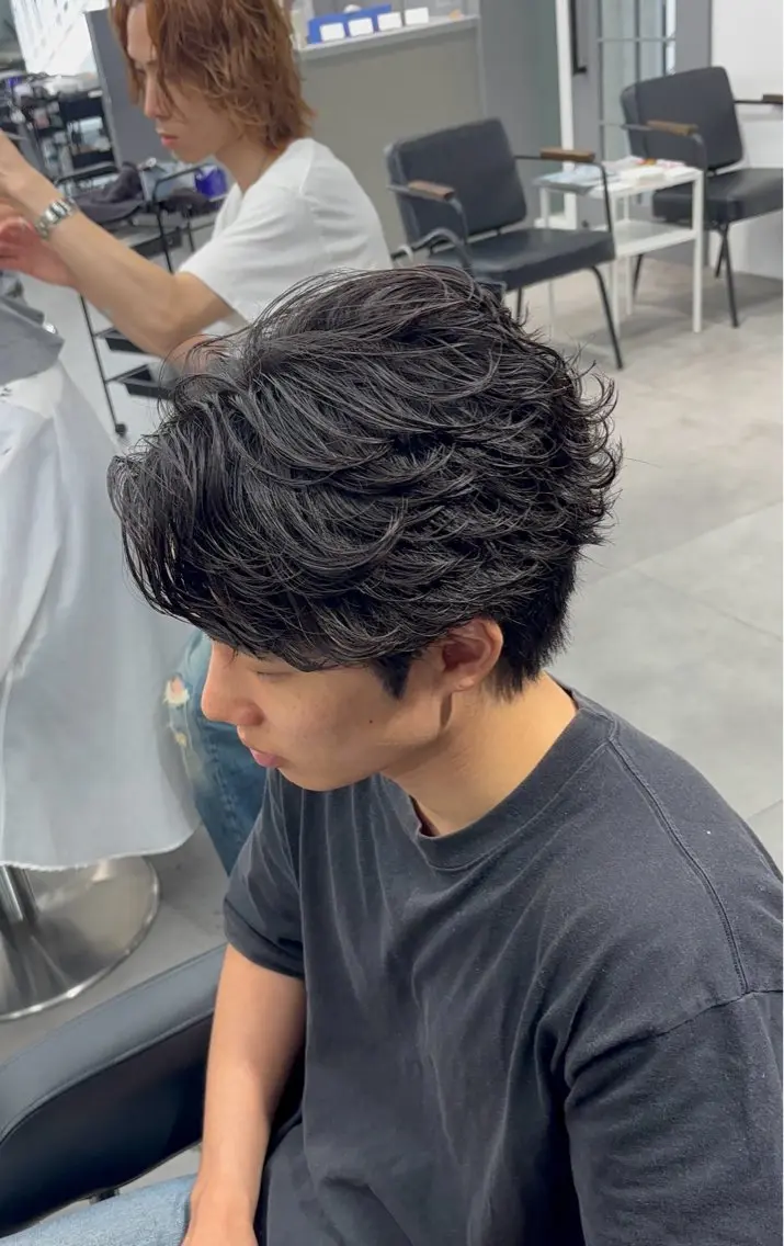 メンズ フェザーパーマ メンズパーマ カット パーマ 【ØVARL】🦁 メンズパーマ/レオのヘアスタイル