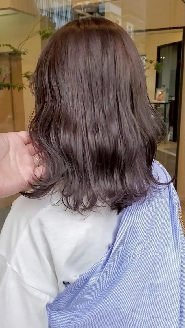 ミディアム カラー 森 彩夏のヘアスタイル