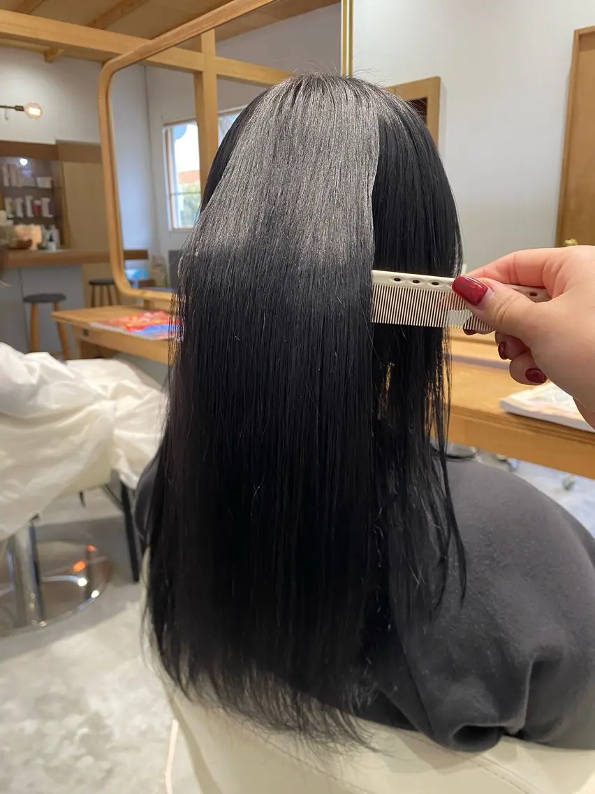 ロング カラー 黒髪 ブルーカラー ブルーブラック カット ヘアカラー トリートメント MIKU ／fulamのヘアスタイル