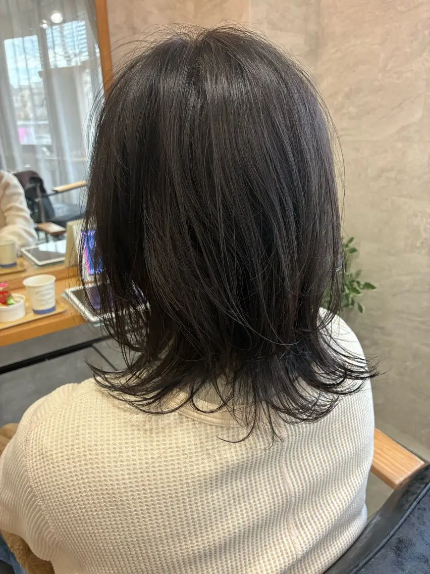 ミディアム 須賀 知穂のヘアスタイル