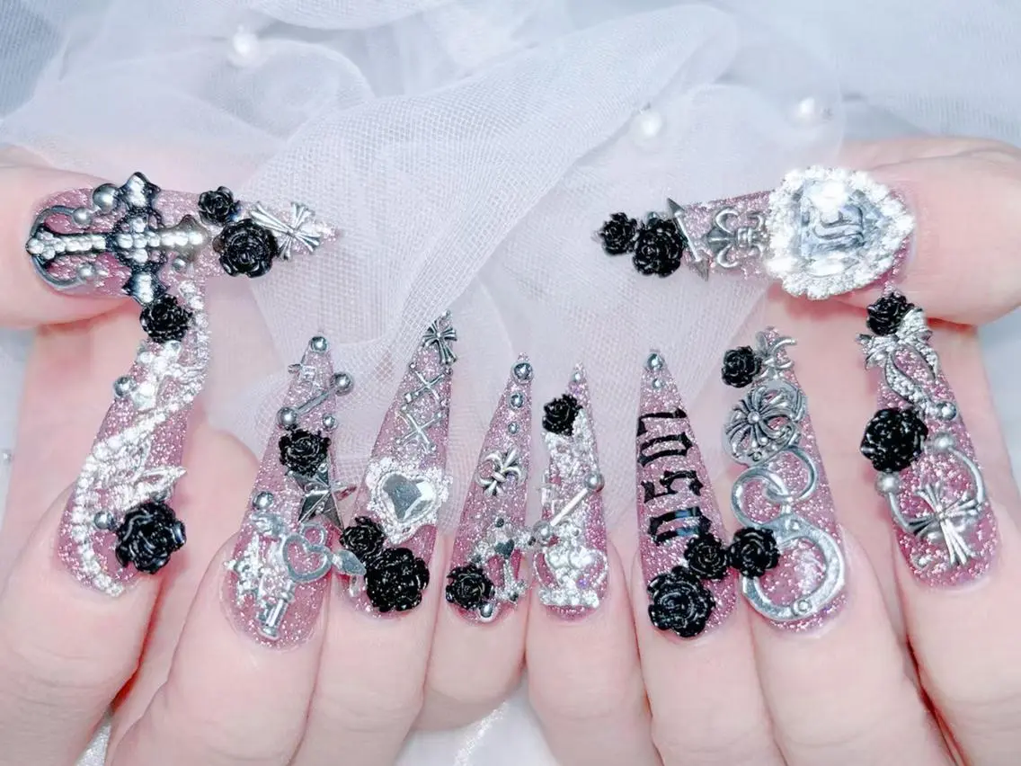 ネイル 長さ出し キラキラネイル 韓国ネイル ロングネイル マグネットネイル ハンドネイル ハンドケア Akira✨ nailのネイルデザイン