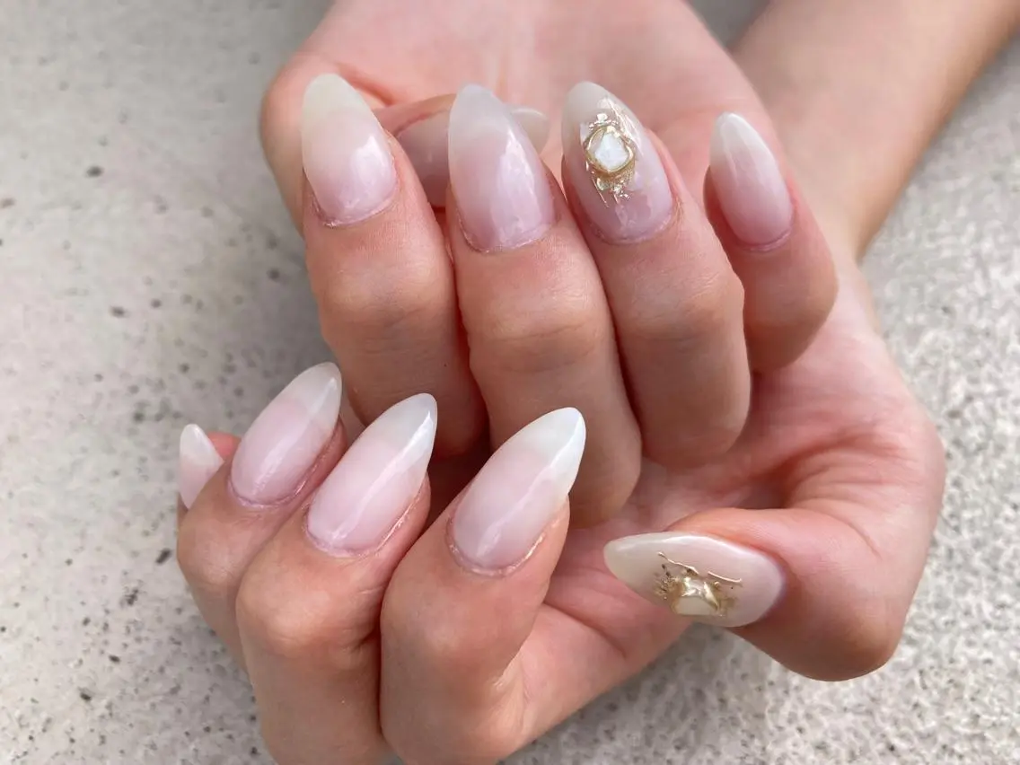 ミディアム ネイル ハンドネイル フットネイル ✴︎ Delightのネイルデザイン