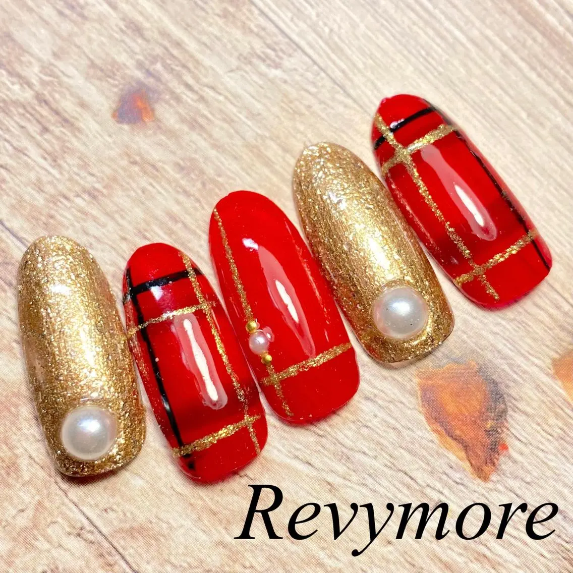 ミディアム ネイル パープルカラー ブラウン フットネイル ジェルネイル ラメ(グリッター) nail salon Revymoreのネイルデザイン
