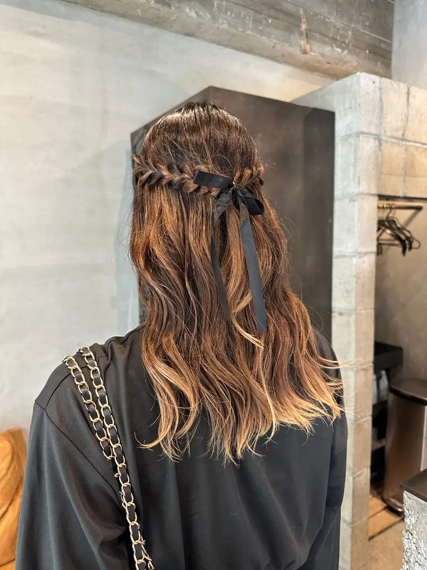 ヘアアレンジ ハーフアップ 三つ編み 森田楓乃/上前津/ 大須/ブリーチカラーのヘアスタイル