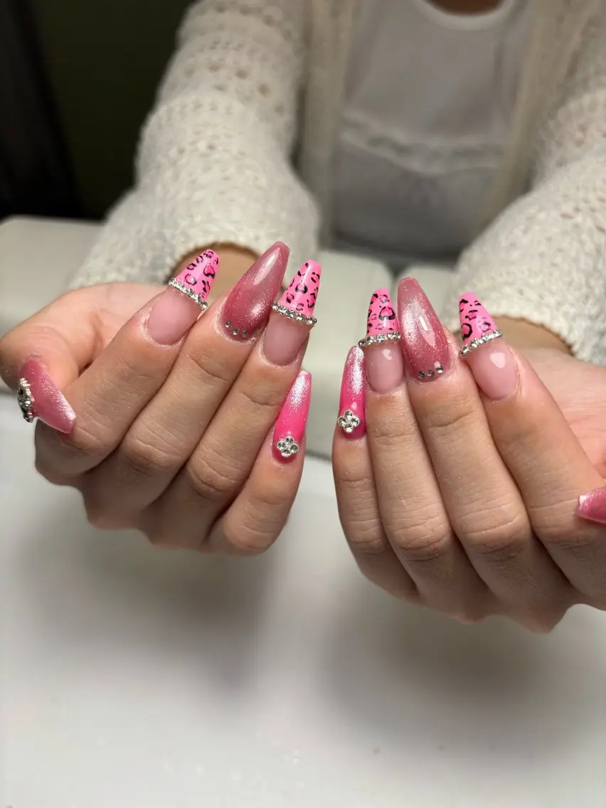 ネイル PEEKABOO京橋 .Minoriのネイルデザイン