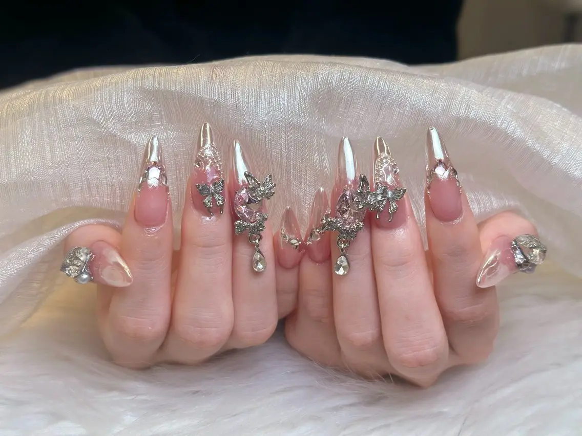 ネイル チークネイル ドット フレンチネイル グラデーション 韓国ネイル ハンドネイル Lisa Nail Salonのネイルデザイン