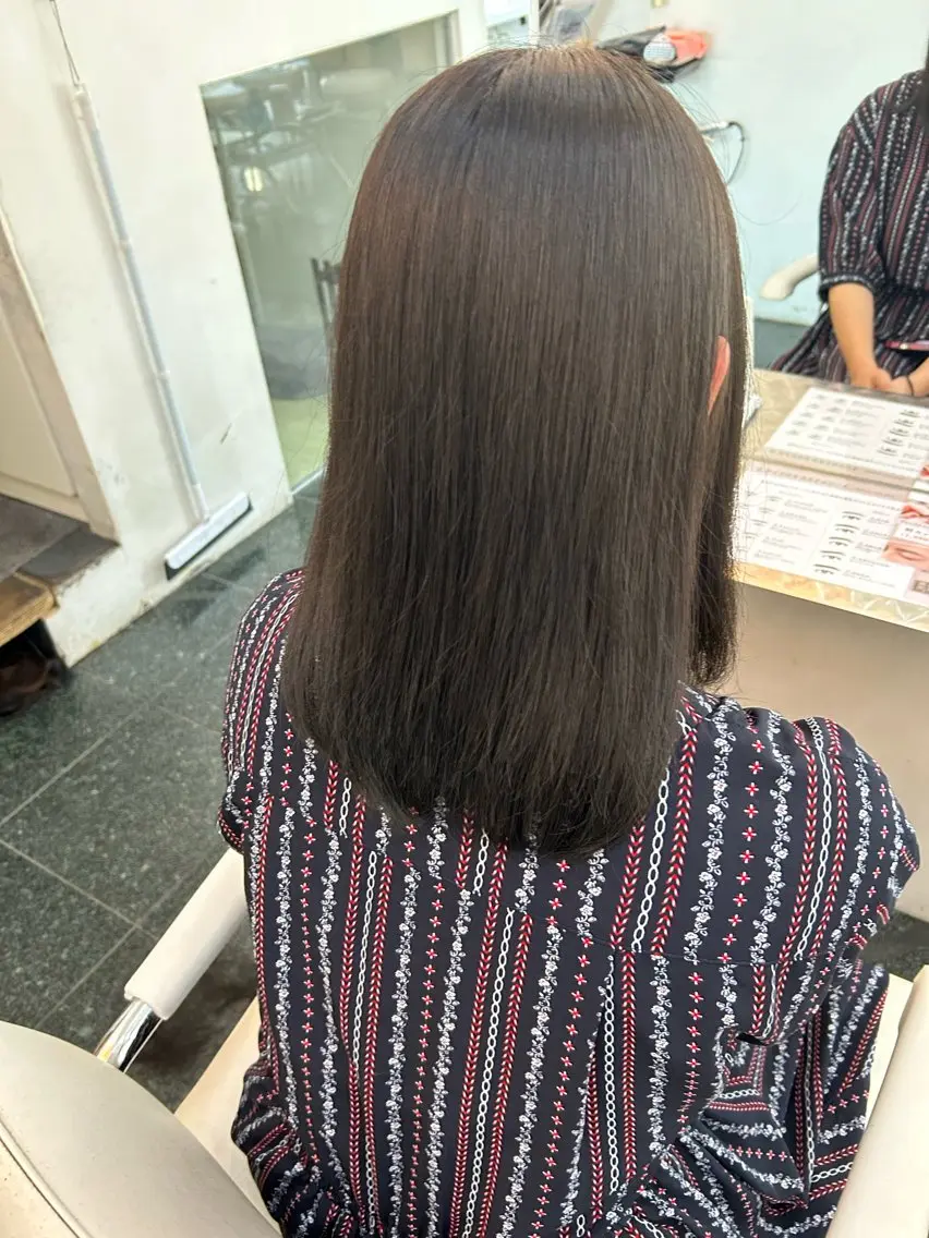 セミロング ヘアカラー 髪質改善⭐️縮毛 🫧内藤紅葉のヘアスタイル