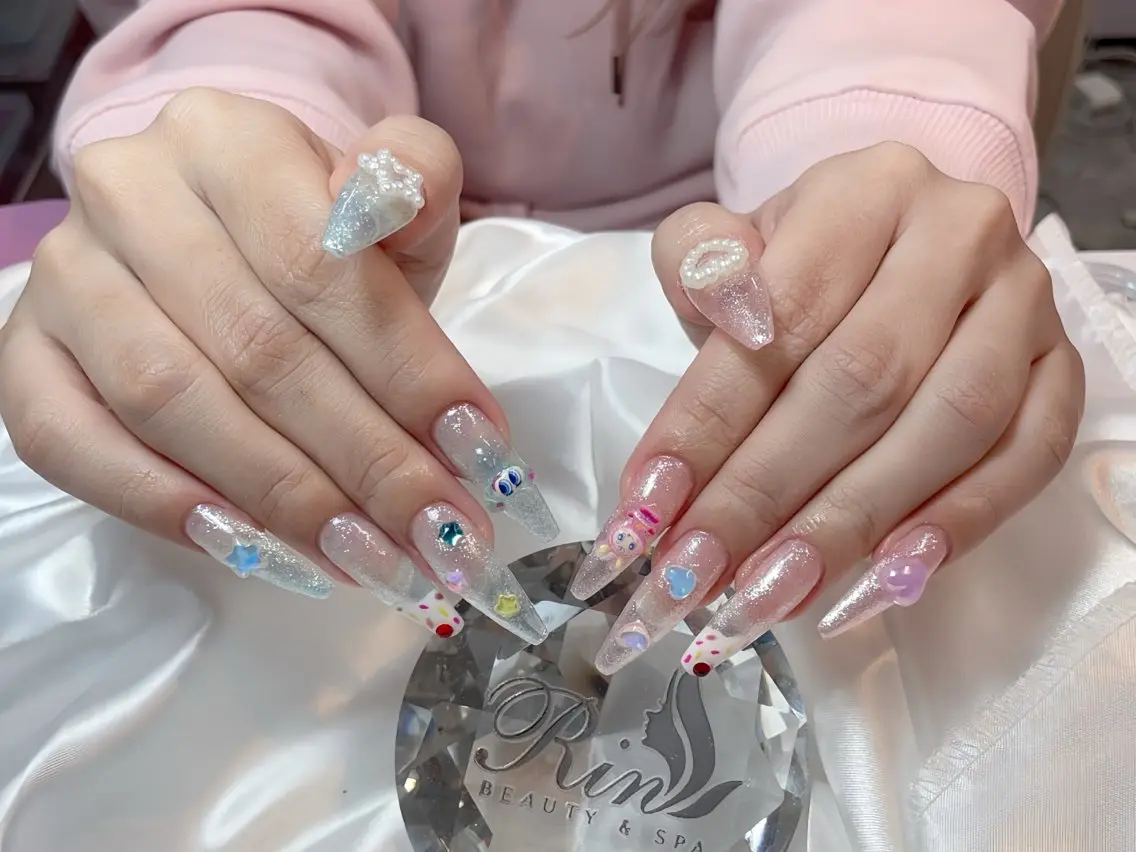 ネイル アートネイル チークネイル ジェルネイル ロングネイル マグネットネイル ハンドネイル Rin Nail 新大久保店のネイルデザイン